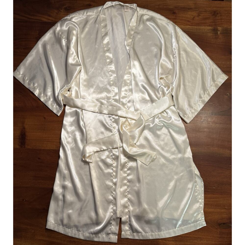 Victorias Secret Woman Ivory Silky Satin Tie Front Kimono Sleeve Robe One Size